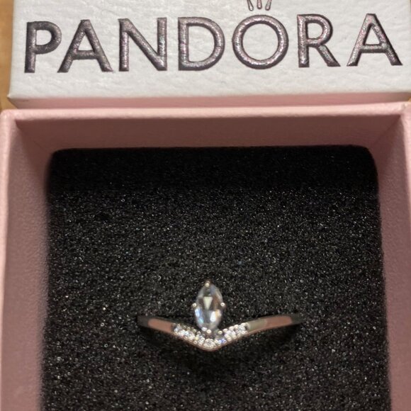 Pandora wishbone tiara ring - 7.5 size - Picture 2 of 8